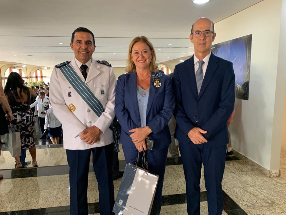 Comandante da Aeron�utica, tenente-brigadeiro do Ar, Carlos de Almeida Baptista Junior; a presidente da Capes, Cl�udia Mansani Queda de Toledo e o gestor da ITE, Fl�vio Toledo