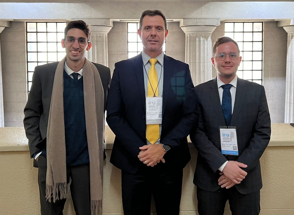 Mestrandos Jo�o e Fl�vio com o professor Pegoraro