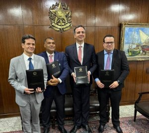 Iteano vai ao Senado para entrega de projeto de lei