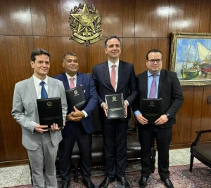 Iteano vai ao Senado para entrega de projeto de lei