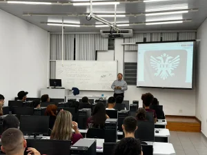 Alunos da ETEC Bauru aprenderam sobre IR com seminrio da ITE