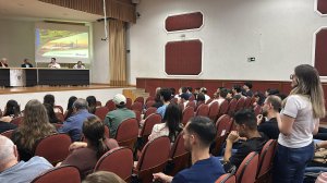 Mesa-redonda promoveu intera��o entre profissionais da Bracell e alunos da ITE Bauru