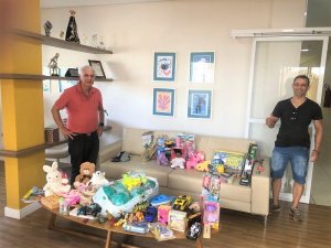 Extens�o: iteanos doam brinquedos ao Instituto Ronald Mac Donalds