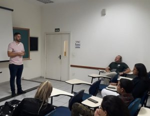 Egresso de Engenharia de Produ��o participa de roda de conversa em Botucatu
