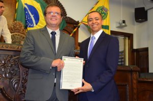 Professor da ITE recebe Mo��o de Aplauso