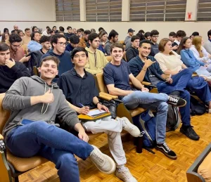 Cursos de Gest�o re�nem alunos e profissionais de destaque em evento comemorativo