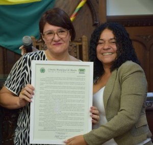 Professora da ITE recebe Mo��o de Aplauso