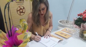 Professora da ITE lan�a 'Rede Socioassistencial: o vazio de fazer e n�o acontecer'
