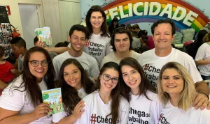 Iteanos do projeto de extenso 'Fazer o Bem  Legal' participam de festa para crianas carentes