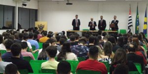 Confira imagens do J�ri Simulado da ITE Botucatu
