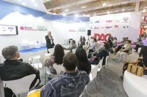 Professor da ITE palestra em So Paulo na Feira Escolar
