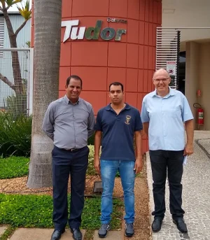 Iteanos visitam a empresa Tudor Baterias