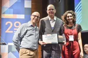 Ex-iteano vence prmio de liderana