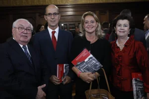 Gestor e reitora da ITE participam do lanamento do livro sobre os 145 anos da Justia Bandeirante