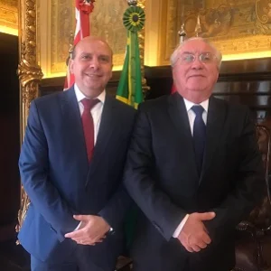Professor iteano visita o presidente do TJ/SP