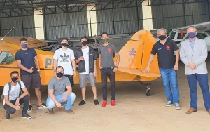 Calouros visitam Aeroclube de Bauru