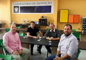 Engenheiros visitam Laborat�rio de Inova��o da ITE Botucatu