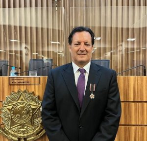 Professor da ITE recebe 'Medalha Ouro'