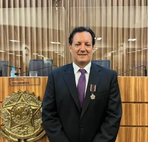 Professor da ITE recebe 'Medalha Ouro'