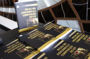 Egresso da ITE lan�a obra sobre o STF na C�mara dos Deputados