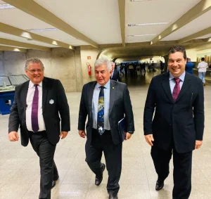 Iteanos visitam senador para apoio em projetos de tecnologia