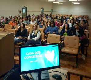 Mesa-redonda celebrou o Dia do Assistente Social