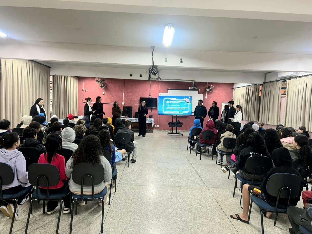Cidadania Digital: extens�o leva conhecimento a alunos de escola estadual