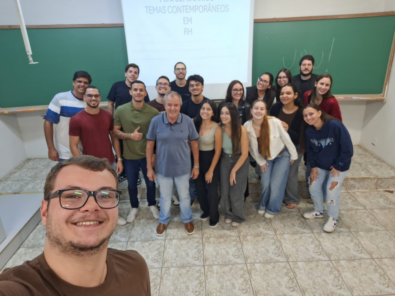 Minissemin�rios ensinaram sobre temas contempor�neos em RH